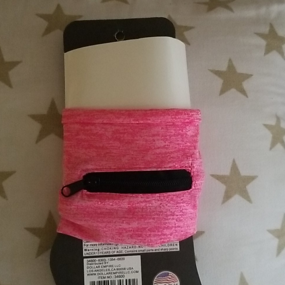 Zippered pocket bracelet